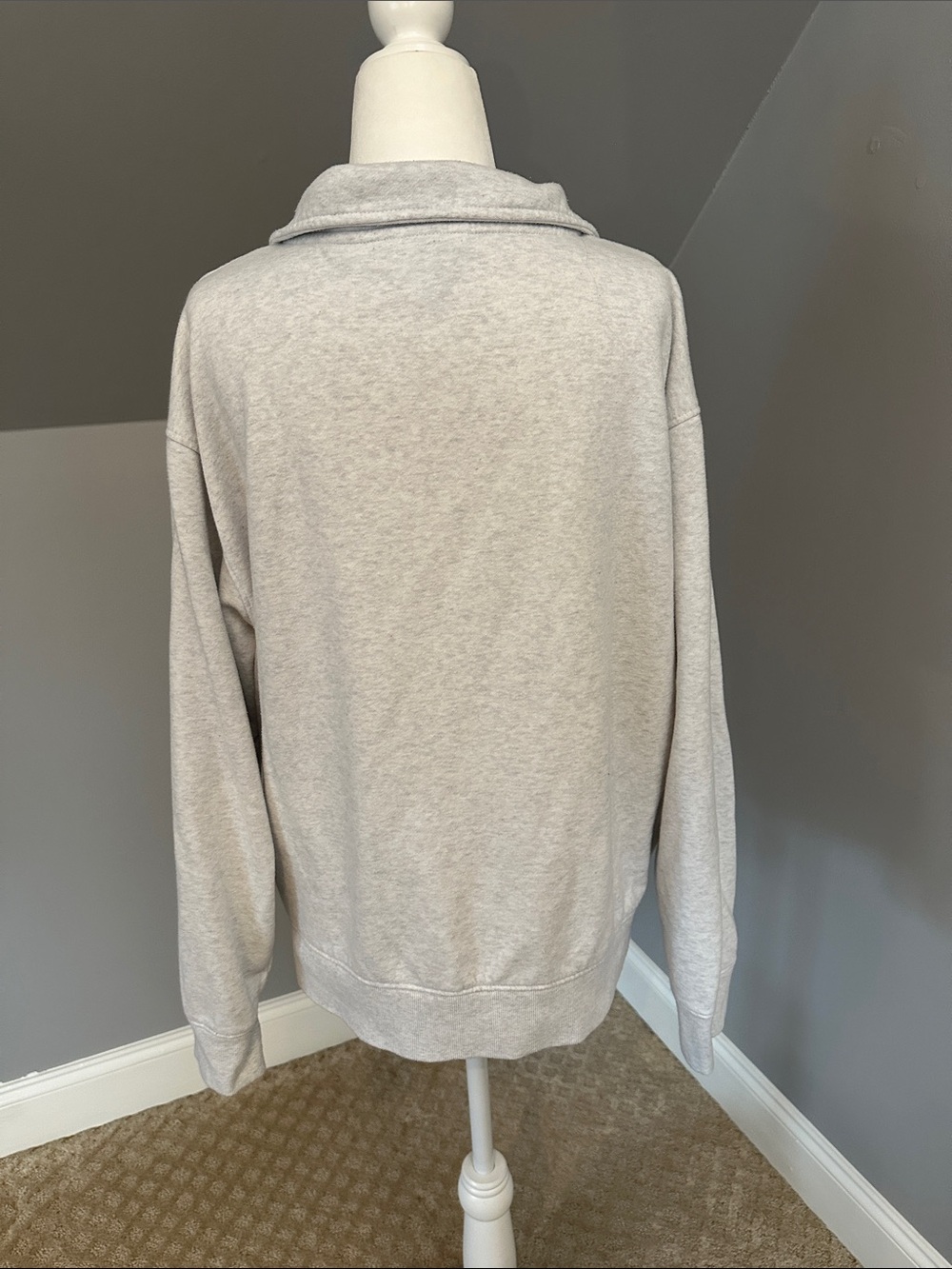 Universal Thread Light Gray Collared V-Neck Pullover - Picture 4 of 5